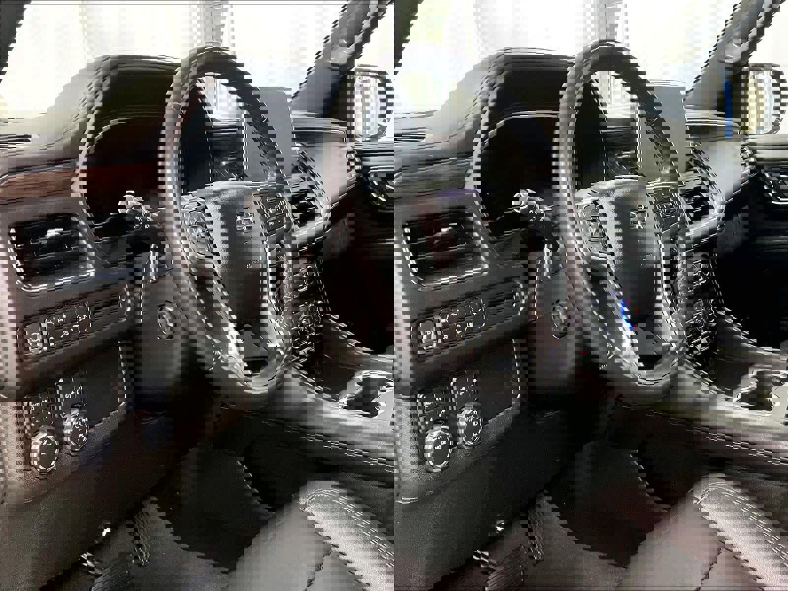 Used 2022 Chevrolet Suburban Z71 w/ Luxury Package image 8