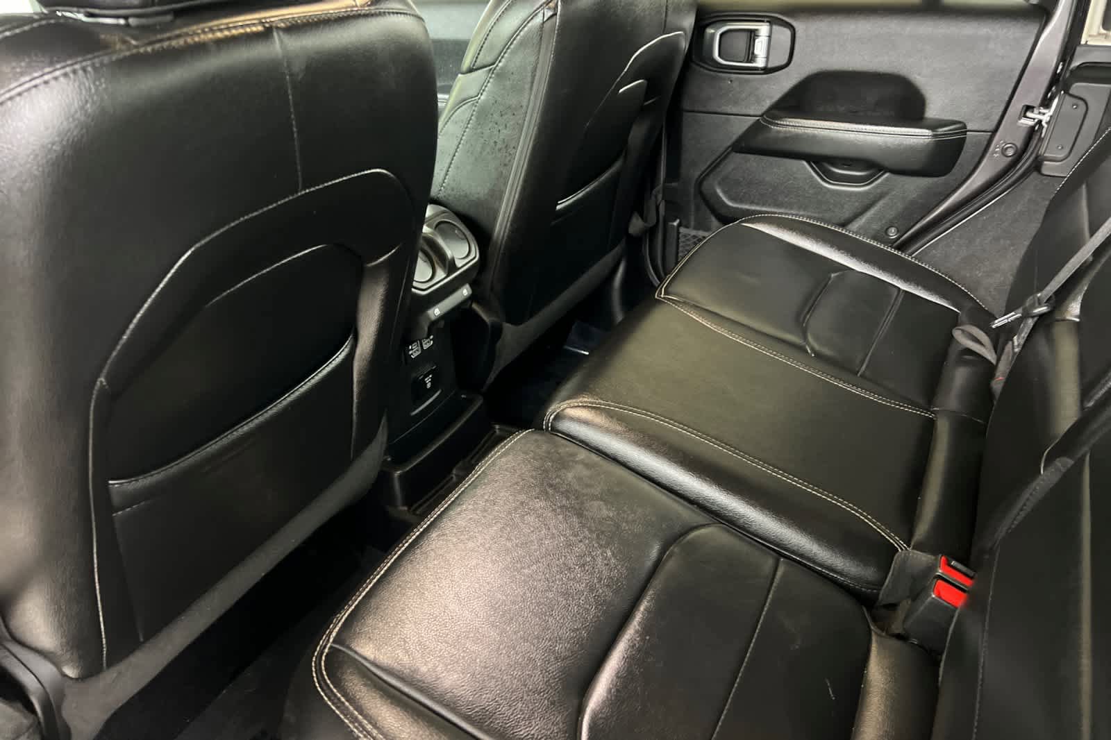 Used 2021 Jeep Wrangler Unlimited Sahara image 4