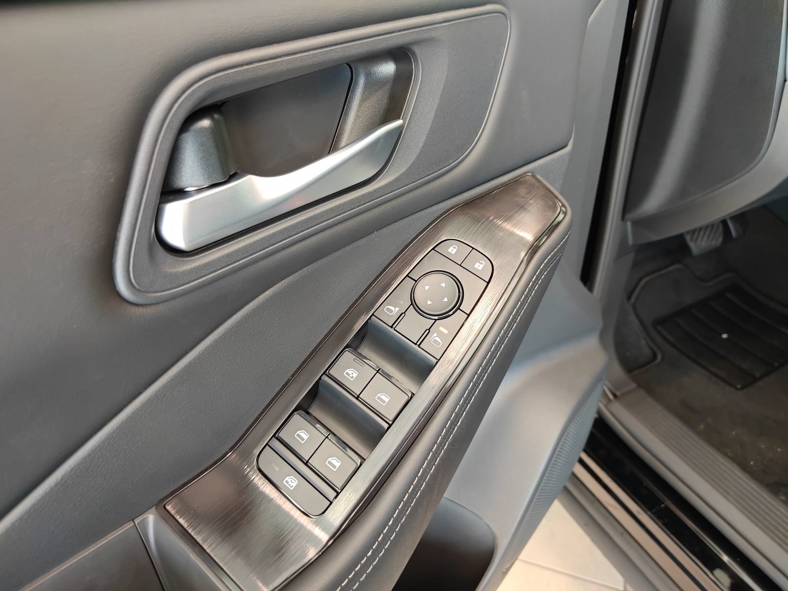 New 2026 Nissan Rogue SV AWD/4WD image 10