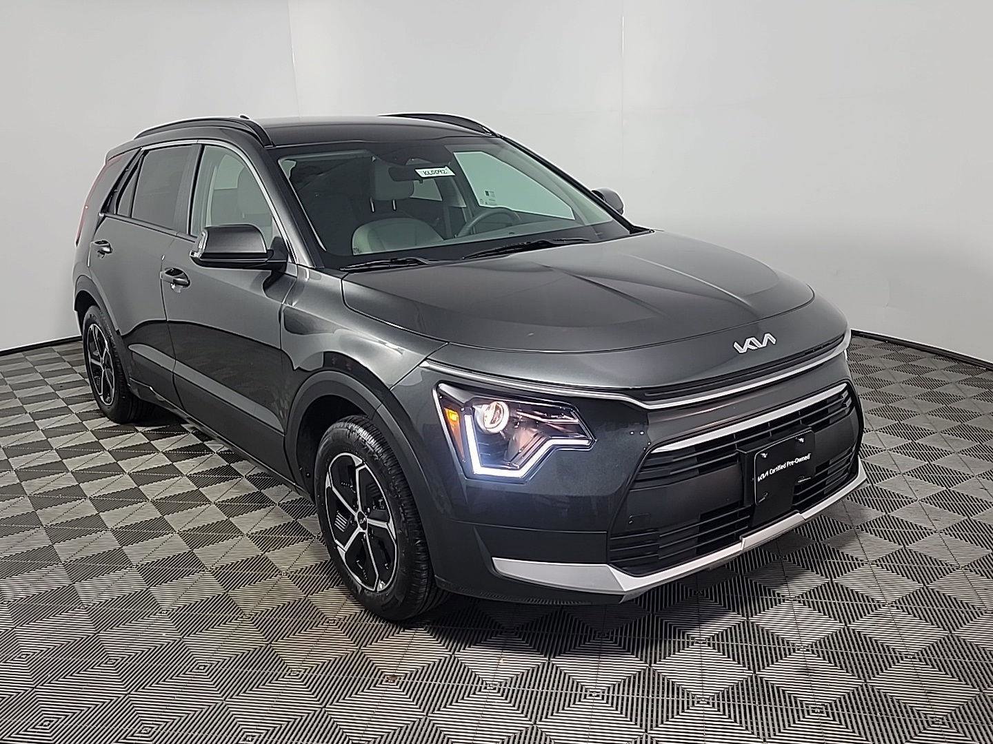 Used 2025 Kia Niro EX image 1