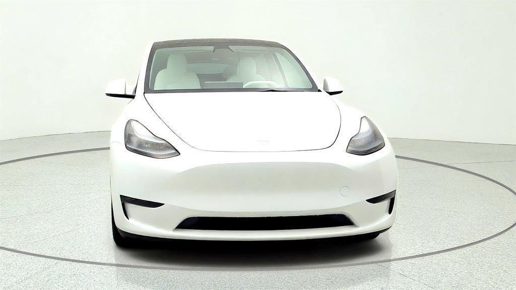 Used 2023 Tesla Model Y Long Range AWD/4WD image 2