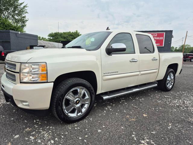Used 2013 Chevrolet Silverado 1500 LTZ w/ LTZ White Diamond Edition image 2