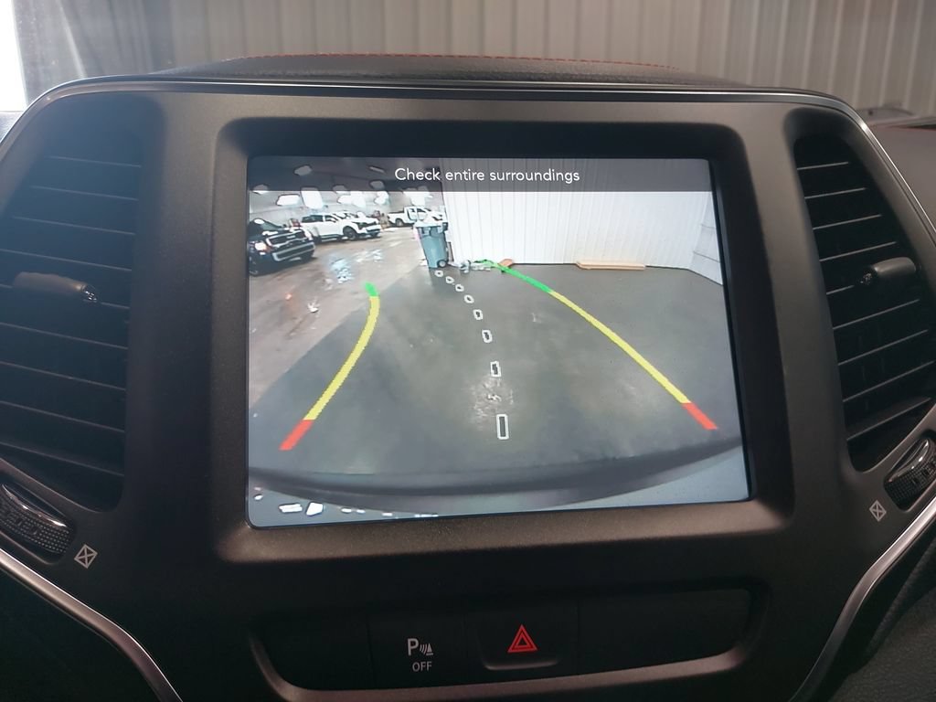 Used 2019 Jeep Cherokee Trailhawk w/ Comfort/Convenience Group AWD/4WD image 23