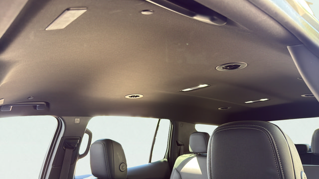 Used 2025 Chevrolet Traverse LT FWD image 15
