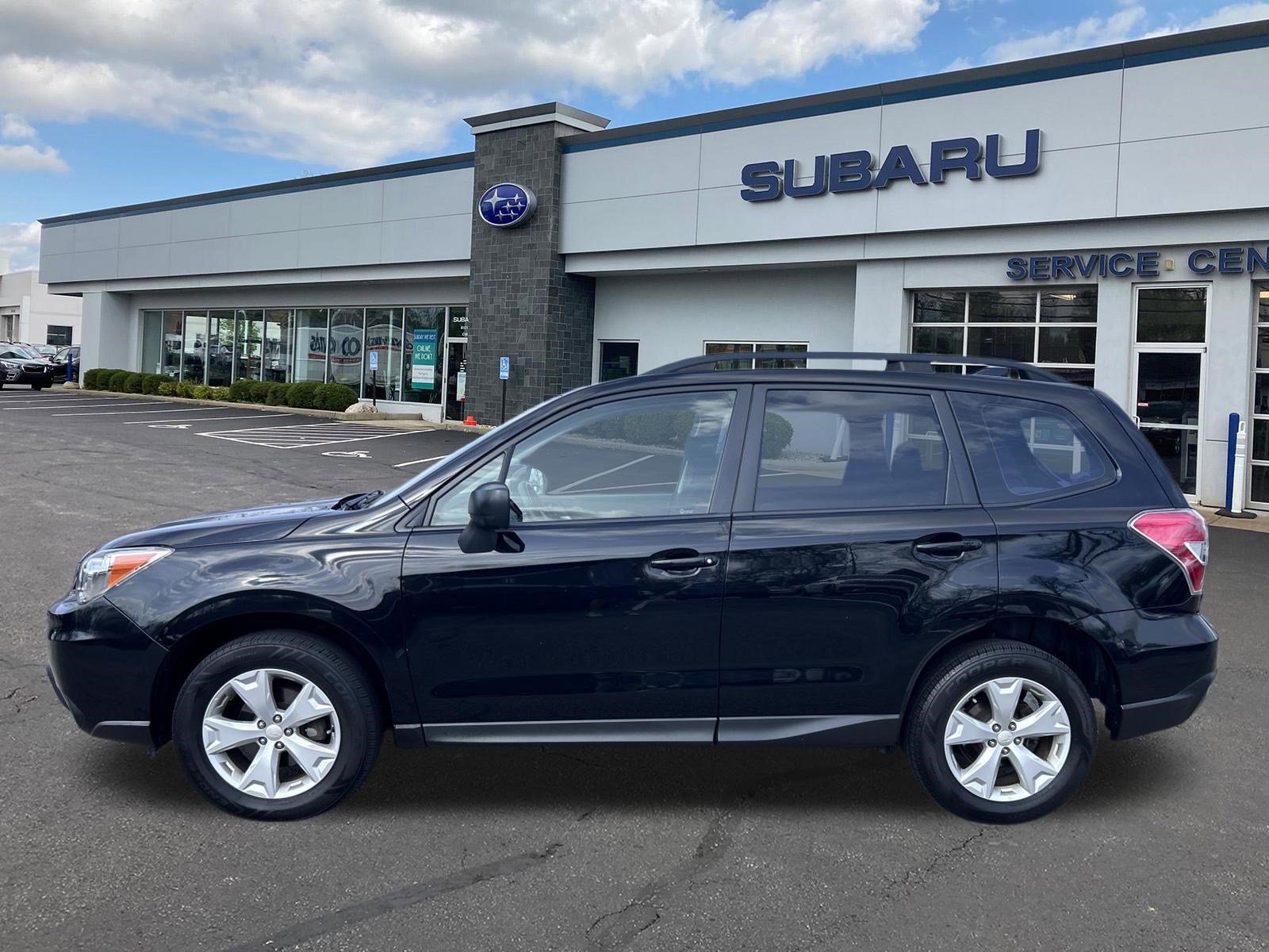 Used 2016 Subaru Forester 2.5i w/ Alloy Wheel Package image 4