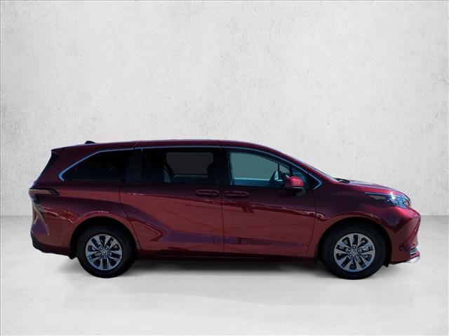 Certified 2026 Toyota Sienna LE AWD/4WD image 4