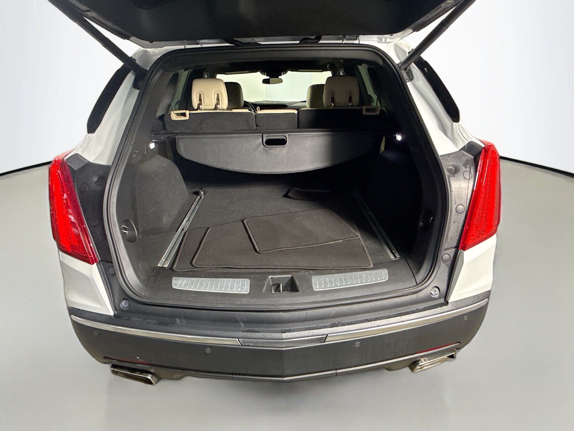Used 2018 Cadillac XT5 Luxury w/ Driver Awareness Package FWD image 35