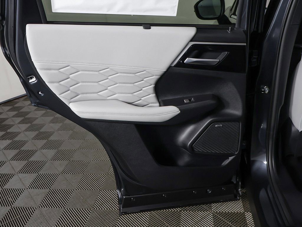 New 2025 Mitsubishi Outlander SEL image 29