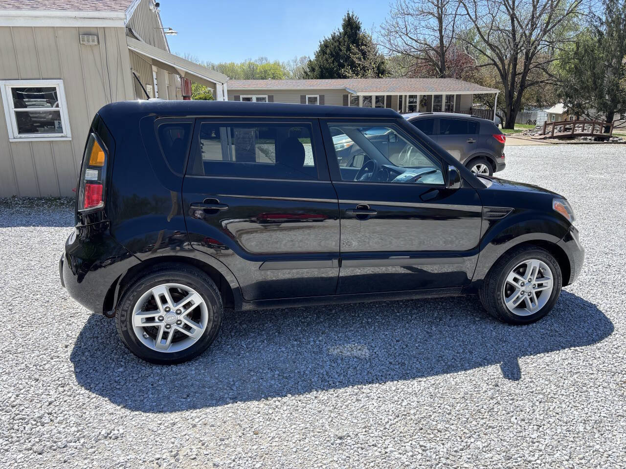 Used 2011 Kia Soul + FWD image 3