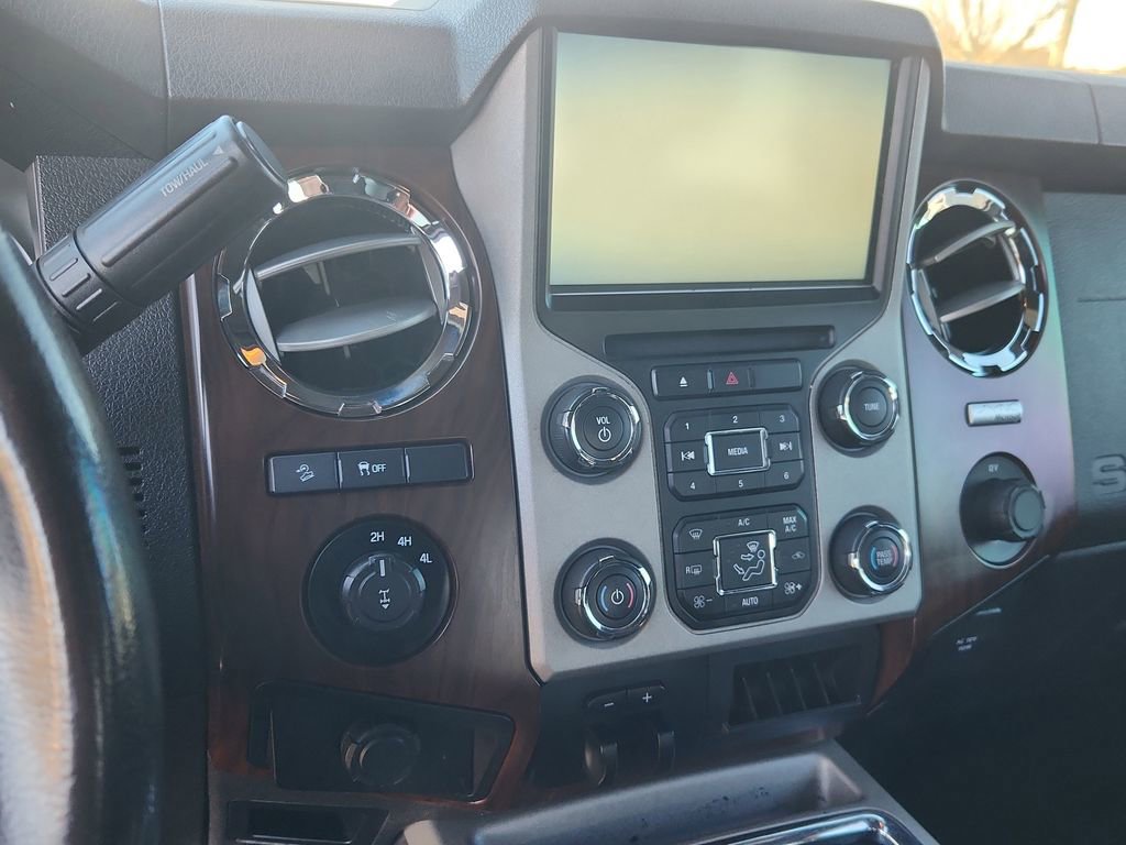 Used 2014 Ford F250 Lariat w/ Lariat Interior Package image 25