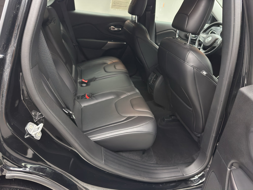 Used 2019 Jeep Cherokee Limited w/ Technology Group AWD/4WD image 14