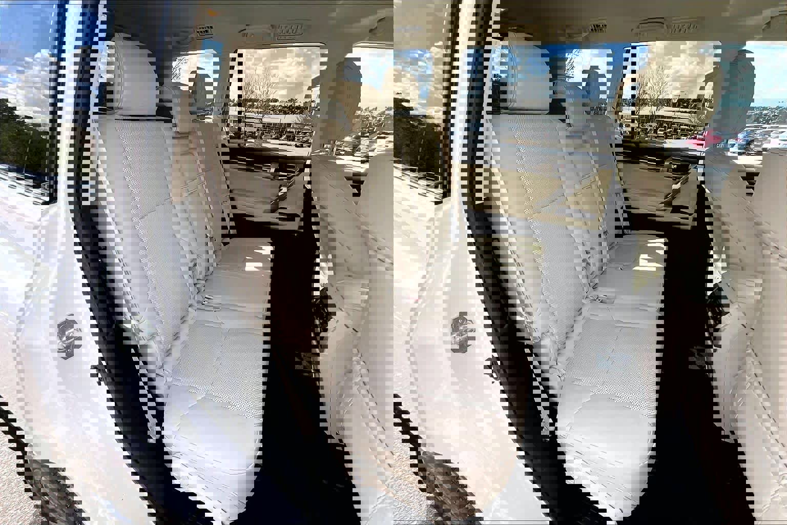 Used 2023 Lexus GX 460 Premium w/ Premium Package image 19