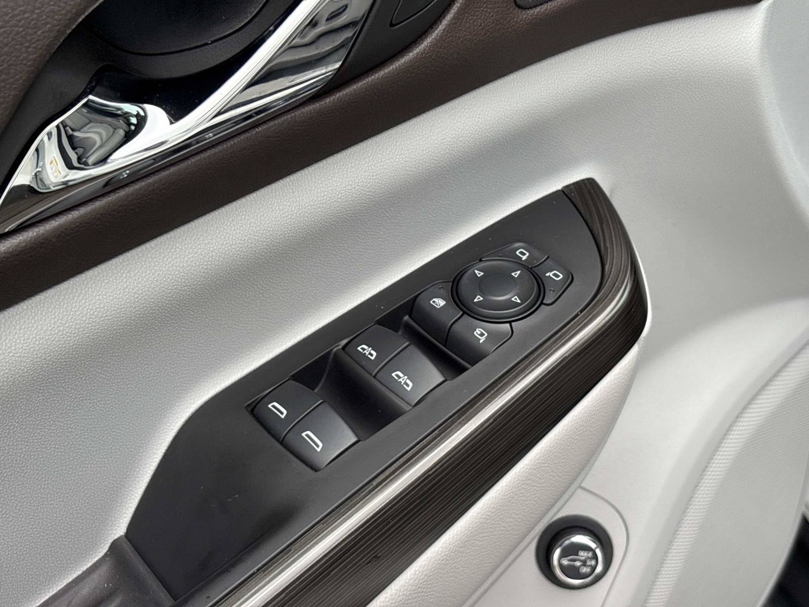 Used 2023 GMC Acadia SLT w/ Technology Package FWD image 14