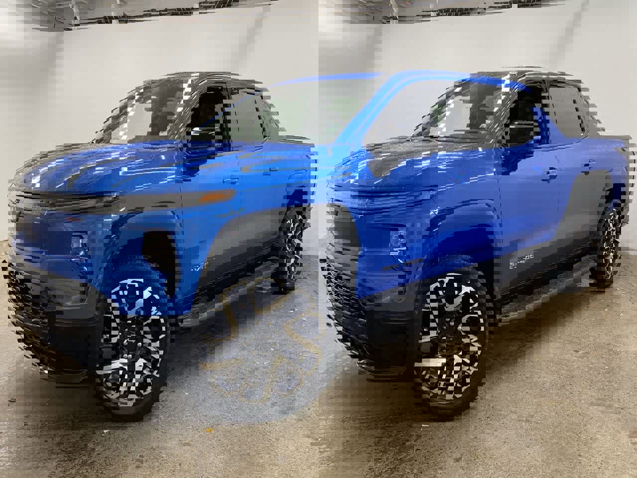 Used 2025 Chevrolet Silverado EV RST image 1