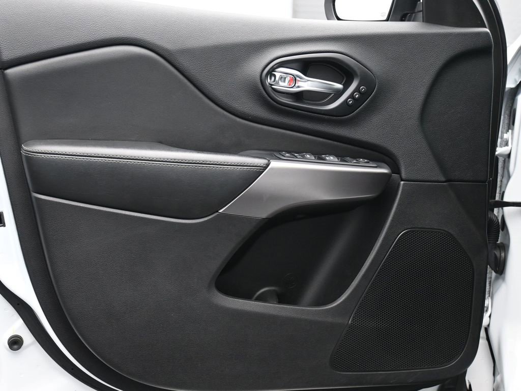 Used 2019 Jeep Cherokee Limited w/ Trailer Tow Group image 9