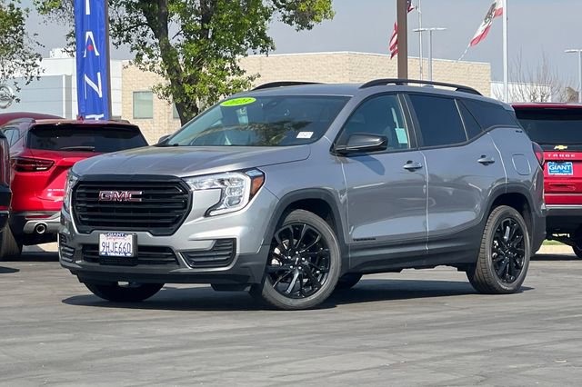 Used 2023 GMC Terrain SLE w/ Elevation Edition image 8