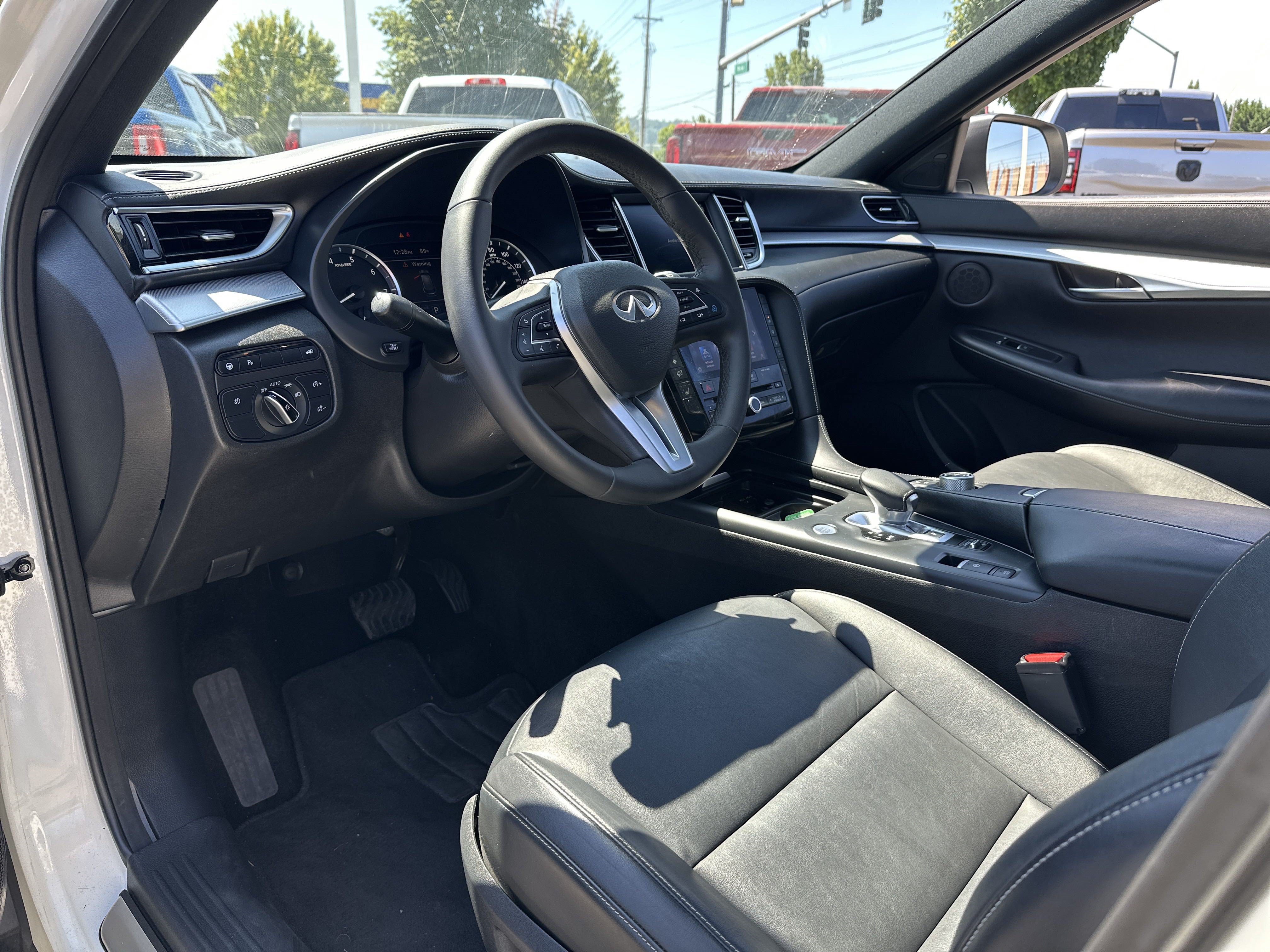 Used 2021 INFINITI QX50 Luxe w/ Appearance Package AWD/4WD image 9