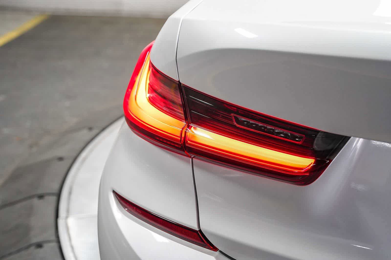Used 2019 BMW 330i Sedan w/ M Sport Package RWD image 11