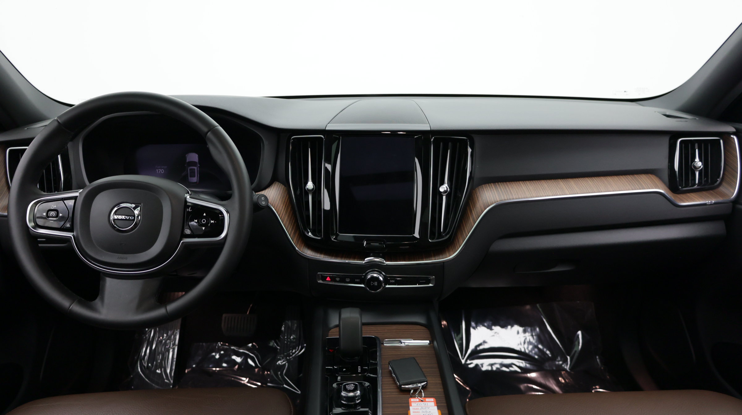 Used 2024 Volvo XC60 B5 Plus AWD/4WD image 27