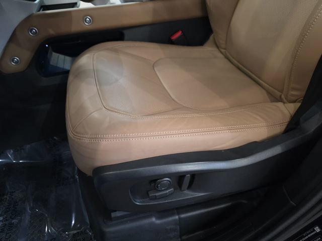 Used 2025 Land Rover Defender 110 X-Dynamic SE image 27