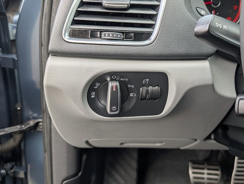 Used 2018 Audi Q3 2.0T Premium Plus w/ Premium Plus Package image 28