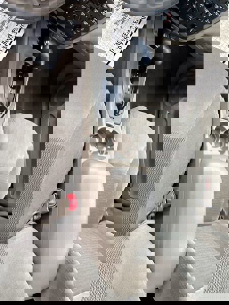 Used 2003 Ford Taurus SE image 28