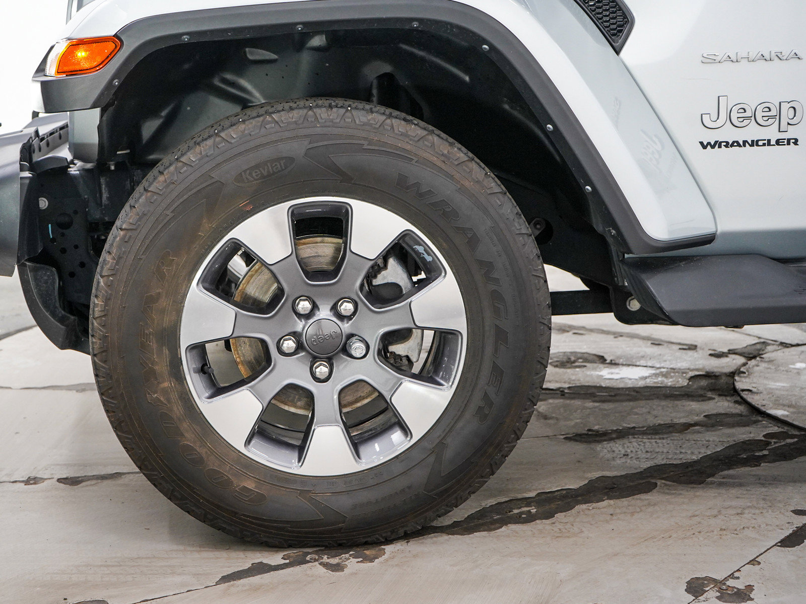 Used 2023 Jeep Wrangler Unlimited Sahara w/ Cold Weather Group AWD/4WD image 26