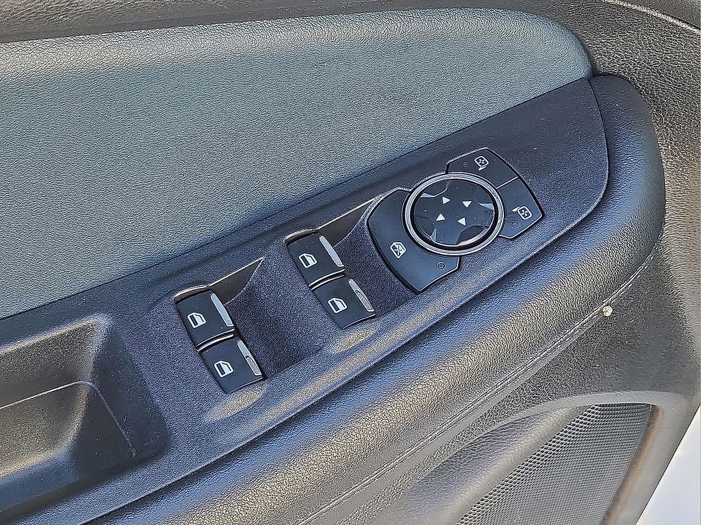 Used 2023 Ford Edge SEL w/ Sport Appearance Package image 16