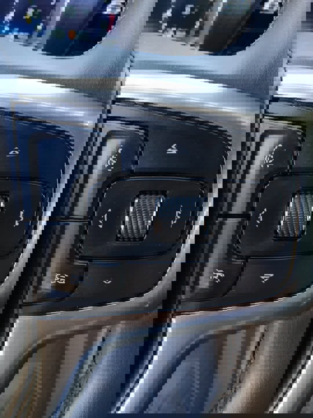 Used 2024 Chevrolet Silverado 2500 LTZ w/ LTZ Convenience Package image 18