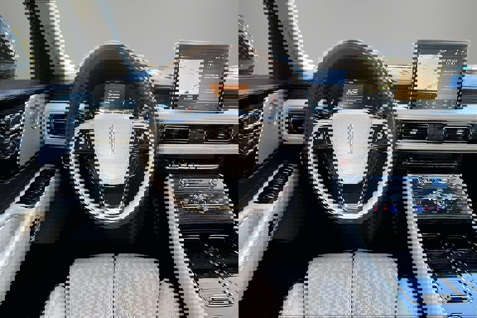 Used 2022 Lincoln Aviator Black Label w/ Dynamic Handling Package AWD/4WD image 8