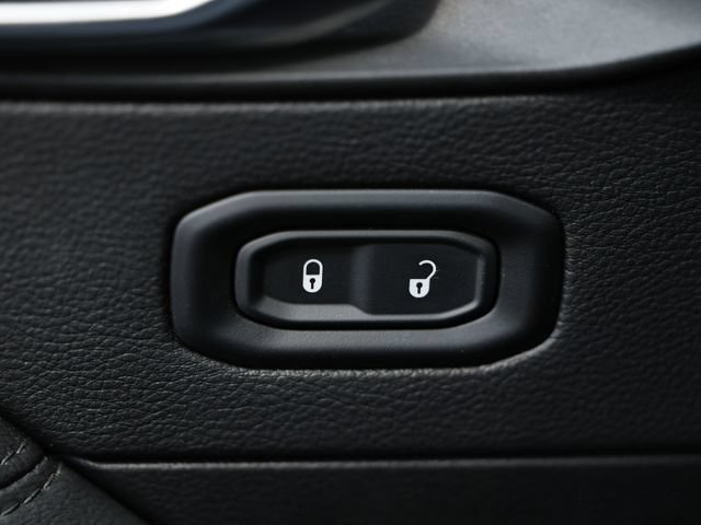Used 2022 Jeep Wrangler Unlimited Sahara AWD/4WD image 18