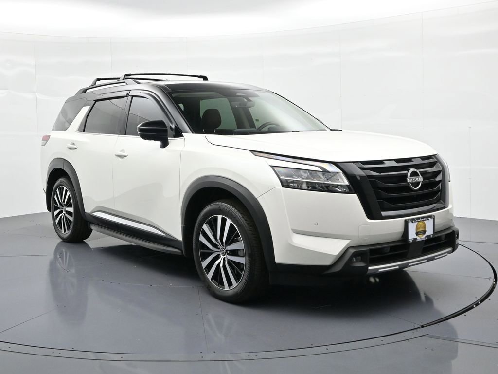 Used 2024 Nissan Pathfinder Platinum image 4