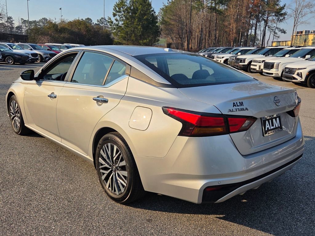 Used 2024 Nissan Altima 2.5 SV image 10