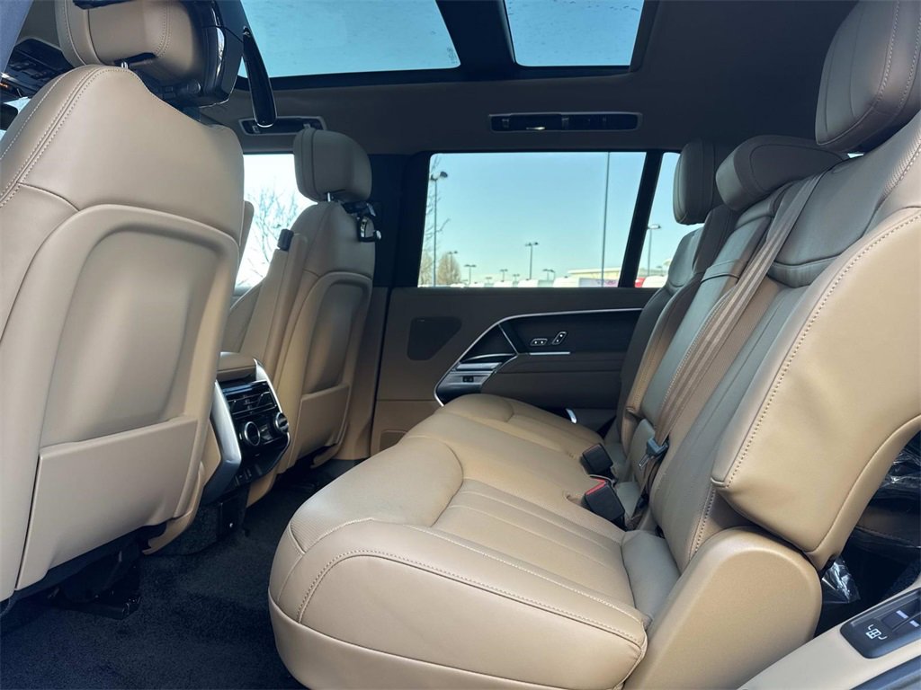New 2026 Land Rover Range Rover Long Wheelbase SE image 14