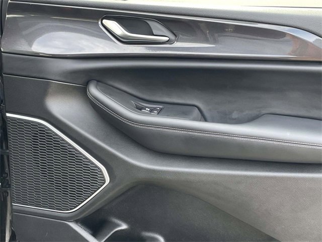 Used 2022 Jeep Grand Cherokee L Laredo w/ Luxury Tech Group I image 12