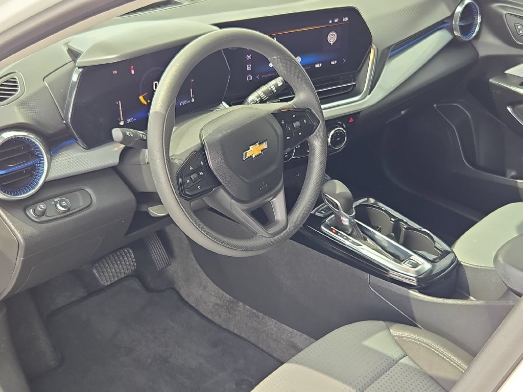 Used 2026 Chevrolet Trax LT FWD image 13