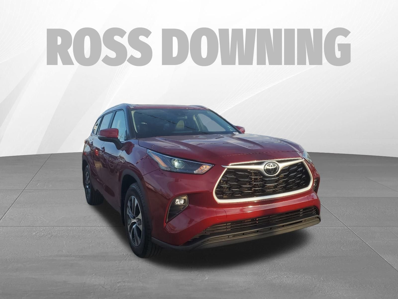 Used 2023 Toyota Highlander XLE image 3