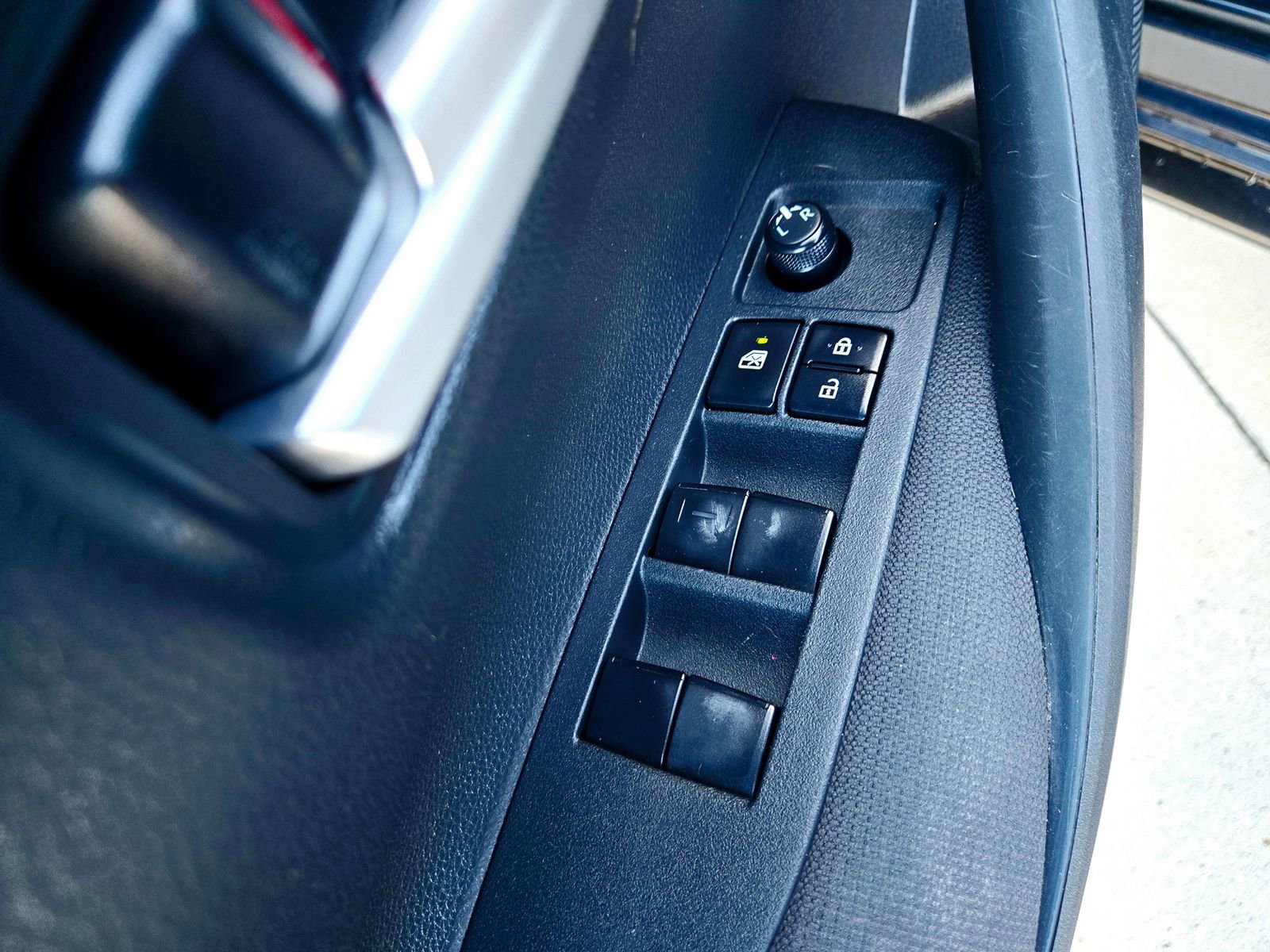 Used 2020 Toyota Corolla LE image 27