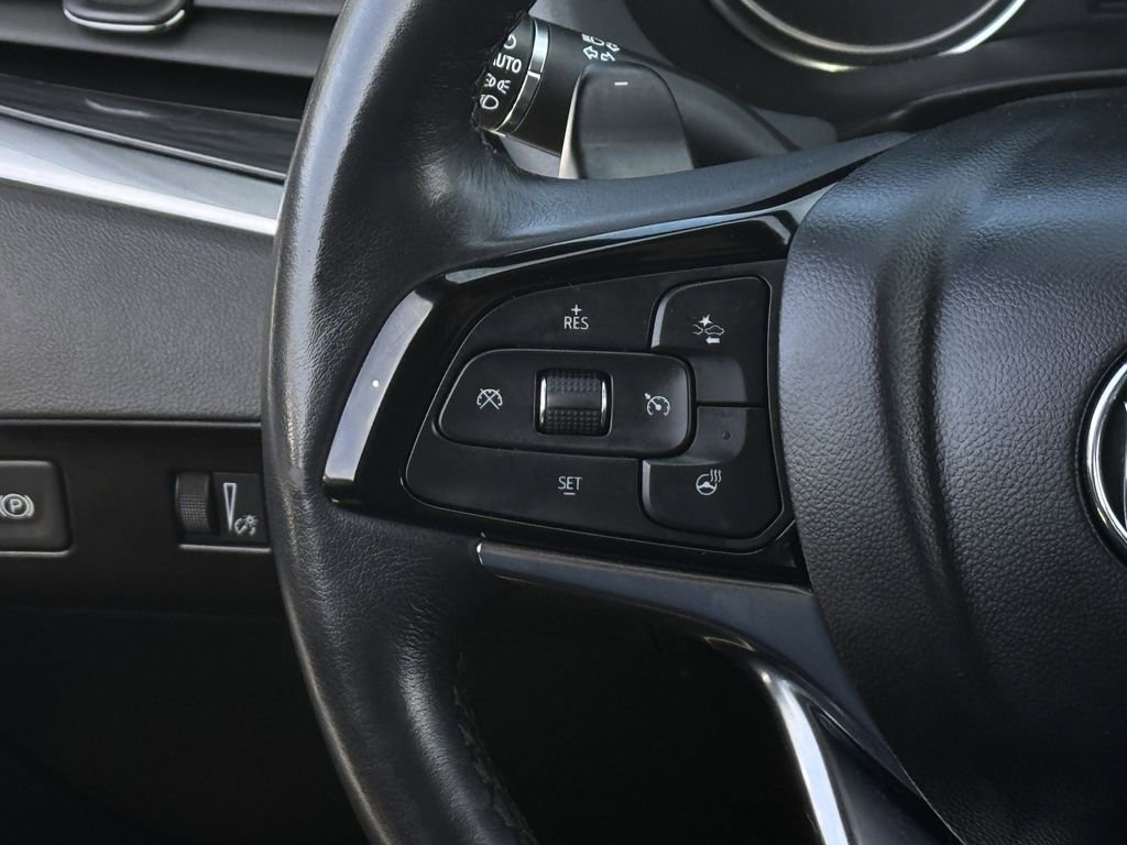 Used 2024 Buick Enclave Essence image 13