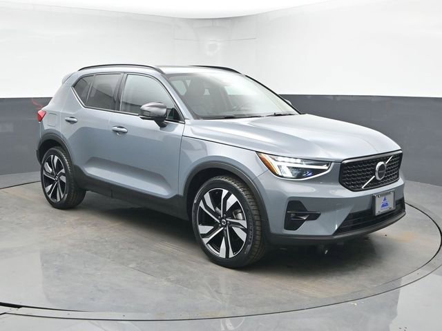 Used 2023 Volvo XC40 B5 Plus w/ Climate Package image 6