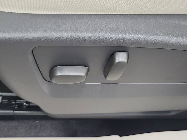 Used 2022 Buick Envision Avenir w/ Technology Package II image 25