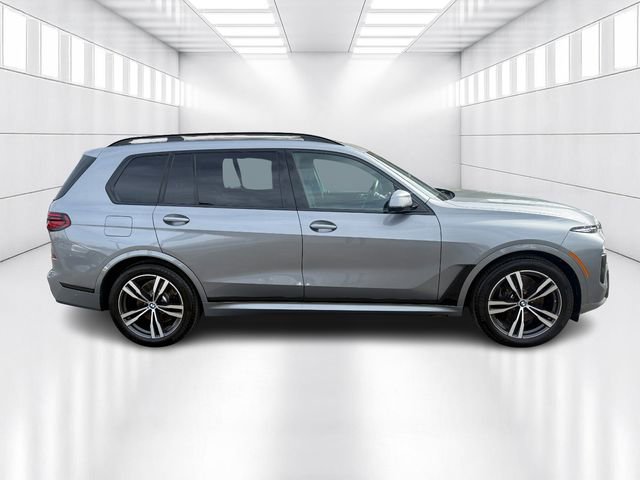 Used 2025 BMW X7 xDrive40i w/ M Sport Package AWD/4WD image 4