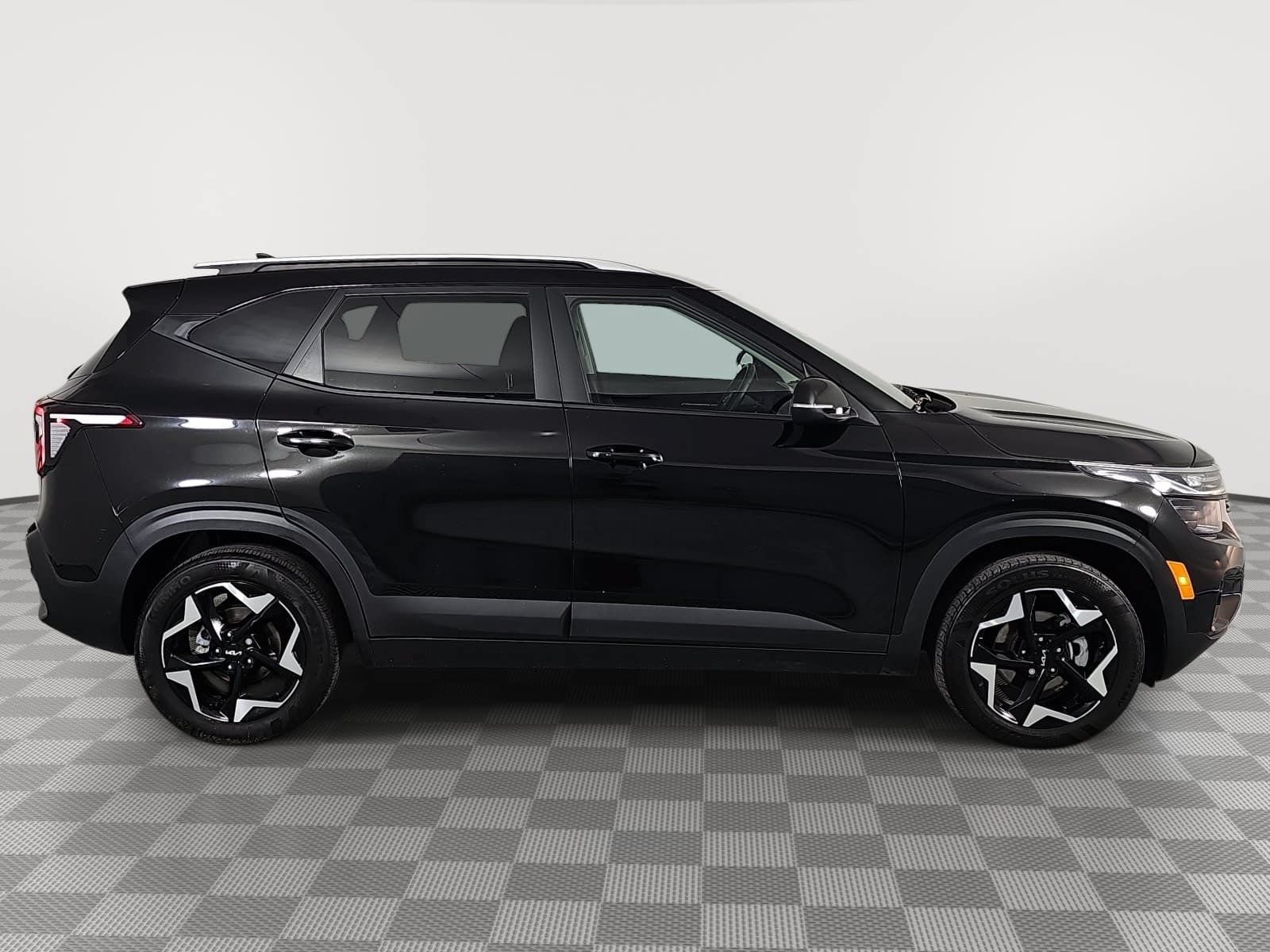 Used 2025 Kia Seltos S FWD image 9