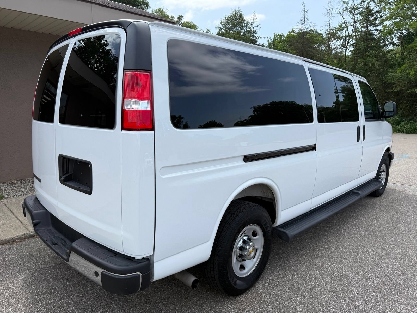 Used 2025 Chevrolet Express 3500 LT w/ LT Preferred Equipment Group RWD image 2