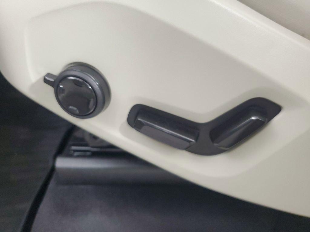 Used 2024 Volvo XC90 B6 Ultimate w/ Protection Package image 23