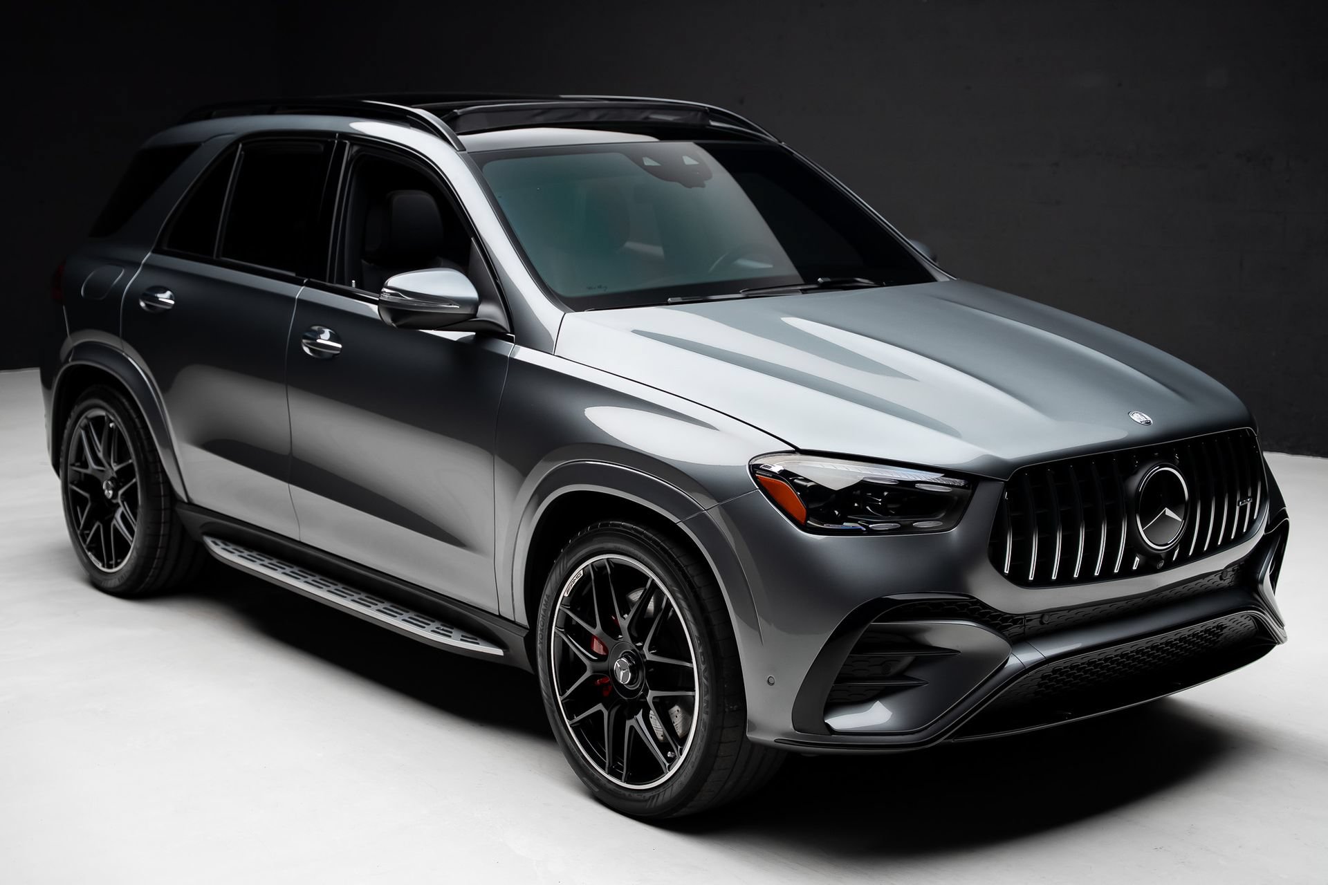 Used 2025 Mercedes-Benz GLE 53 AMG 4MATIC w/ Driver Assistance Package image 43
