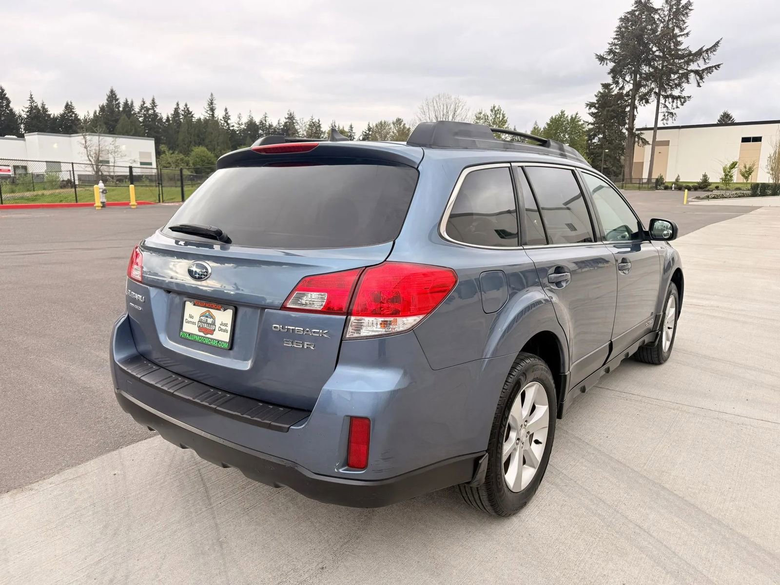 Used 2013 Subaru Outback 3.6R Limited w/ Moonroof Pkg AWD/4WD image 5