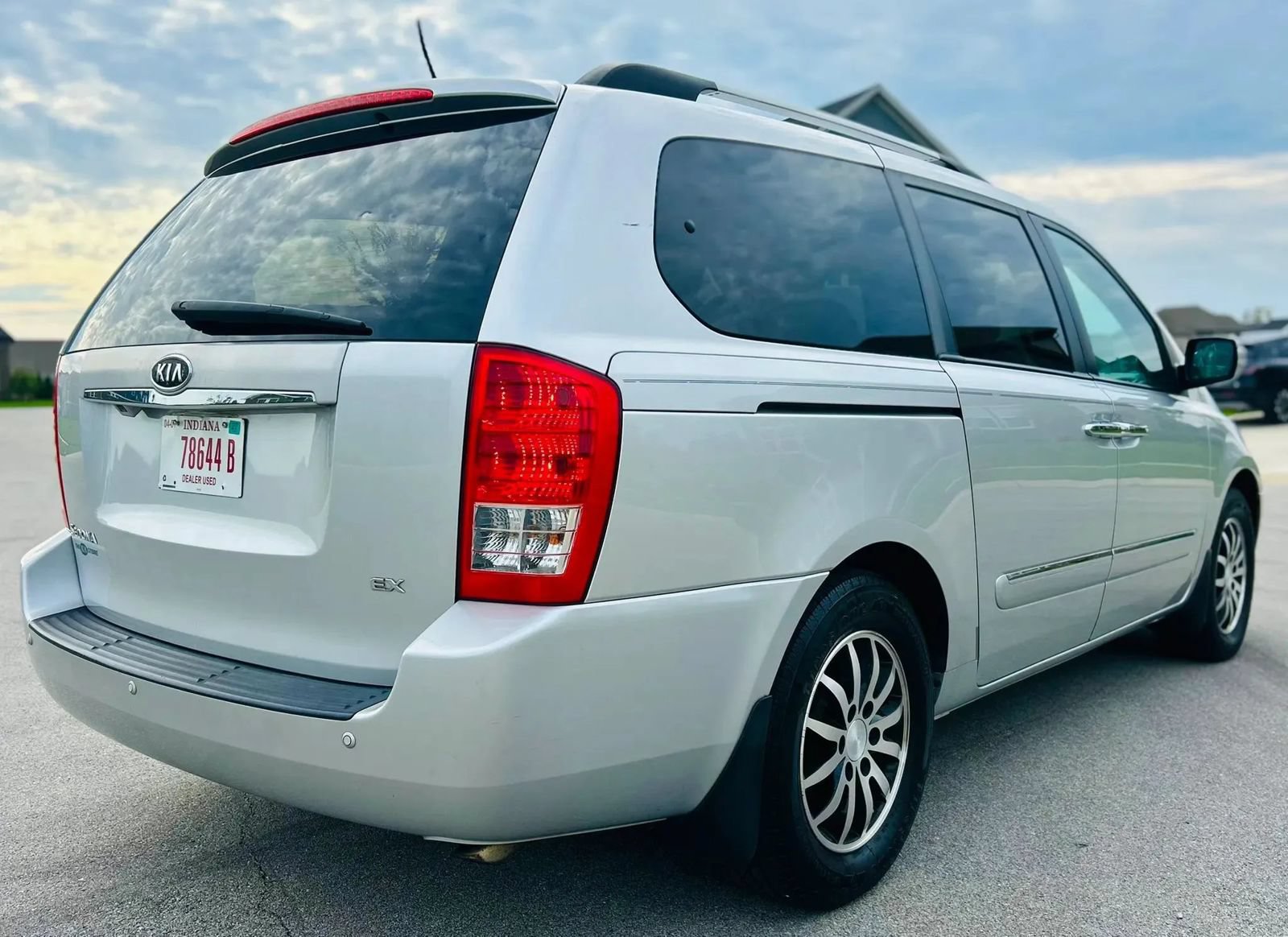 Used 2012 Kia Sedona EX w/ Luxury Pkg FWD image 5