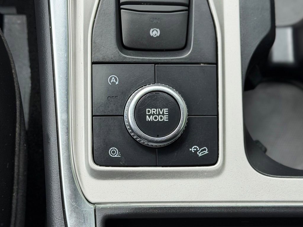 Used 2023 Ford Explorer XLT w/ Equipment Group 202A AWD/4WD image 21