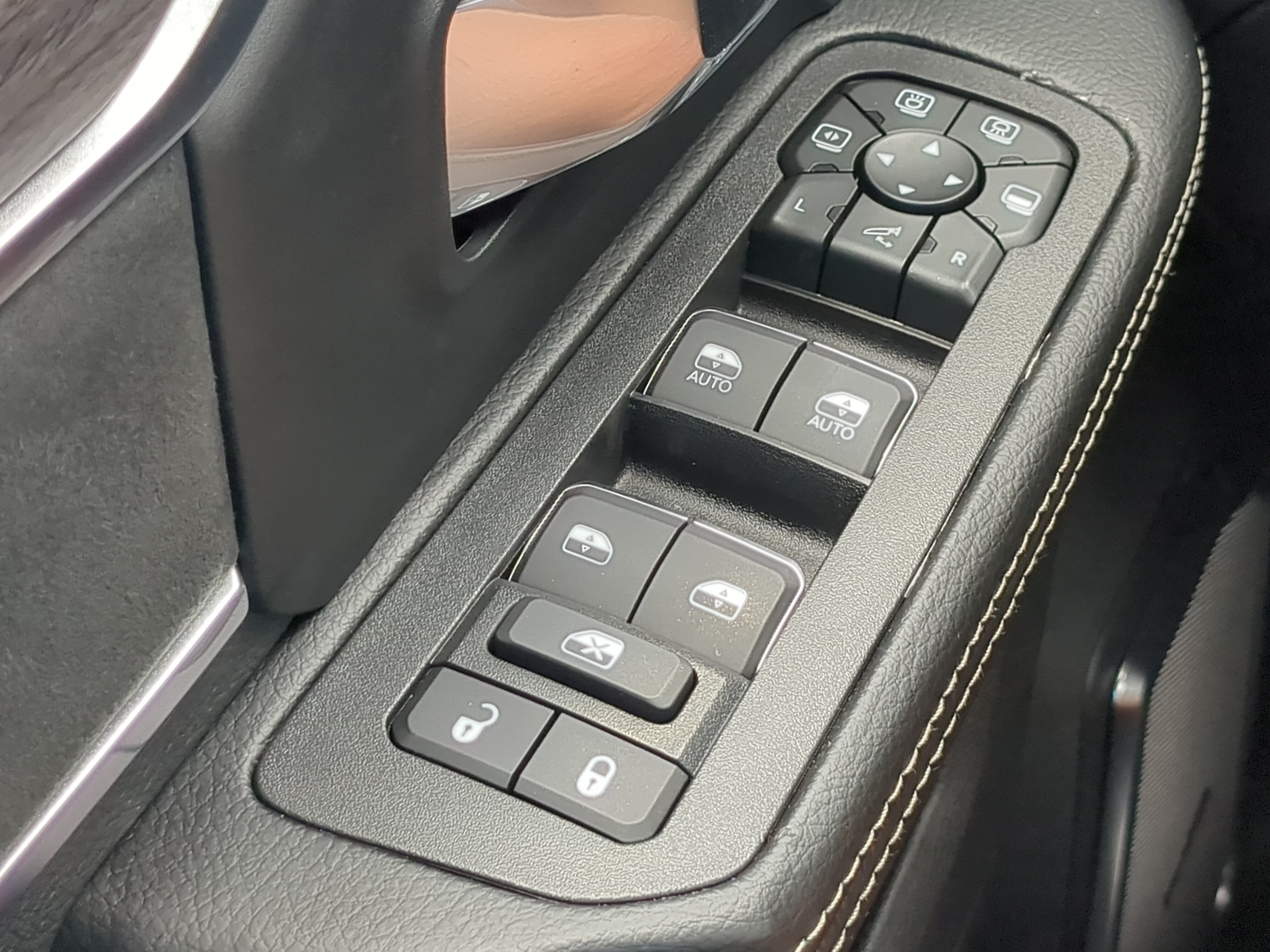 New 2026 RAM 2500 Laramie AWD/4WD image 23